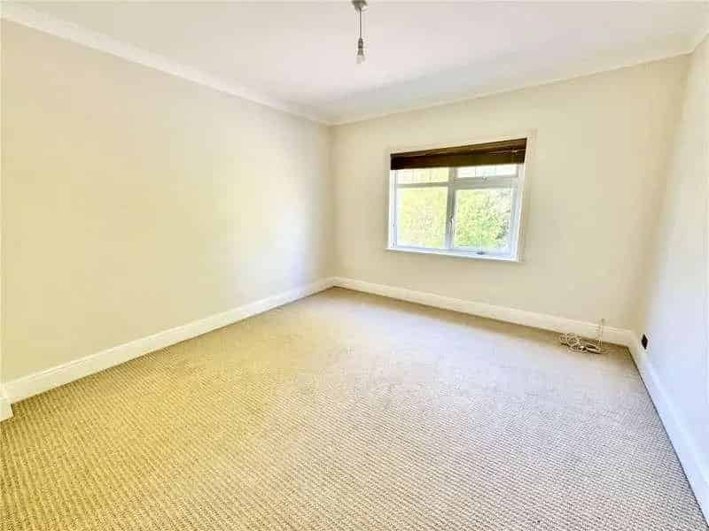 2 Bed Flat for Sale near Penn Hill Village