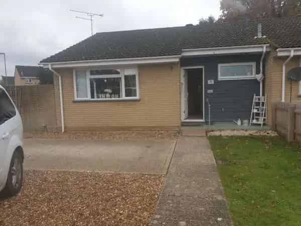 Large Bungalow Huge Garden New Kitchen Near Shops and Park