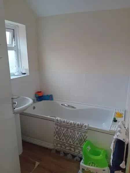 2 Bed Semi Detached House Near Schools and Shops