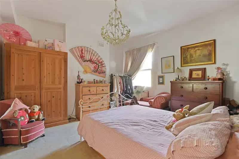 3 Bedroom Duplex Apartment near Queens Park London
