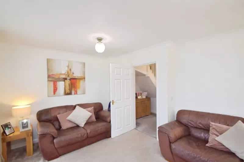 4 Bedroom Mid Terrace House Bynea Llanelli