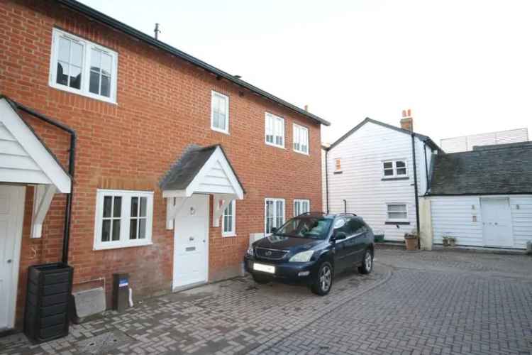 Stunning 2 Bed Mews House Ewell Village Private Garden Parking