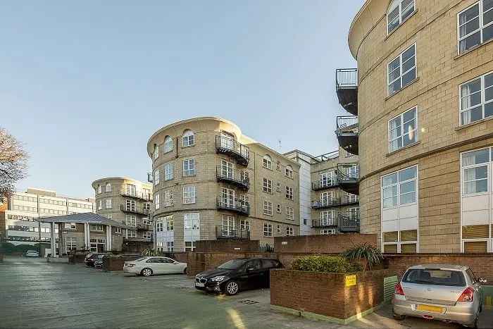 1 Bedroom Flat for Sale in Wimbledon