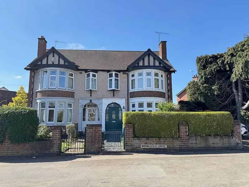 4 Bedroom Semi-Detached House for Sale