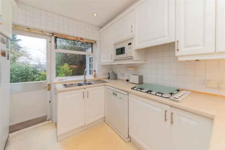 4 Bedroom Detached House for Rent in Hendon