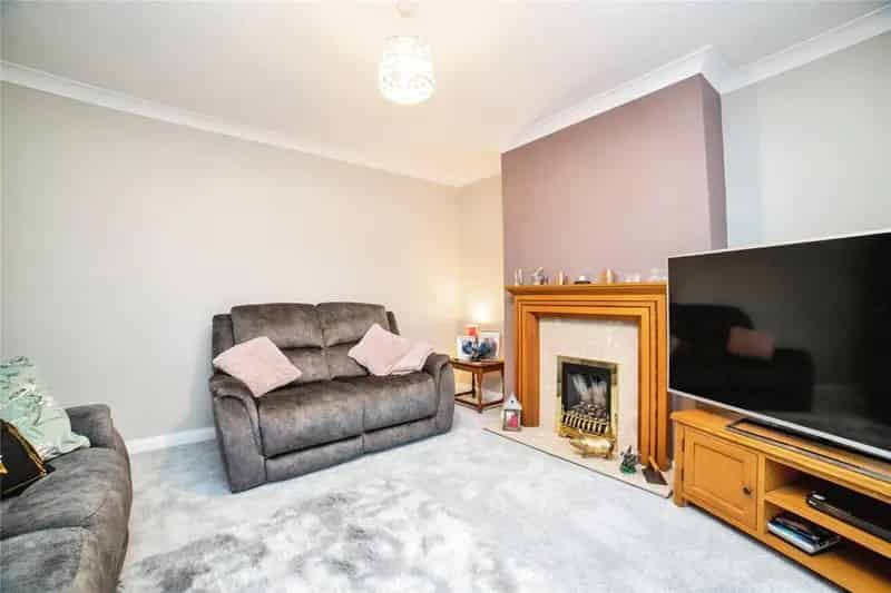 Three Bedroom Semi Detached House Near M1 and A38