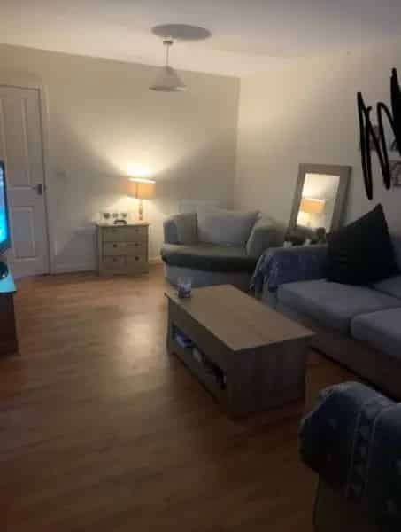 Modern 2 Bed Semi Detached House with Garden and Parking