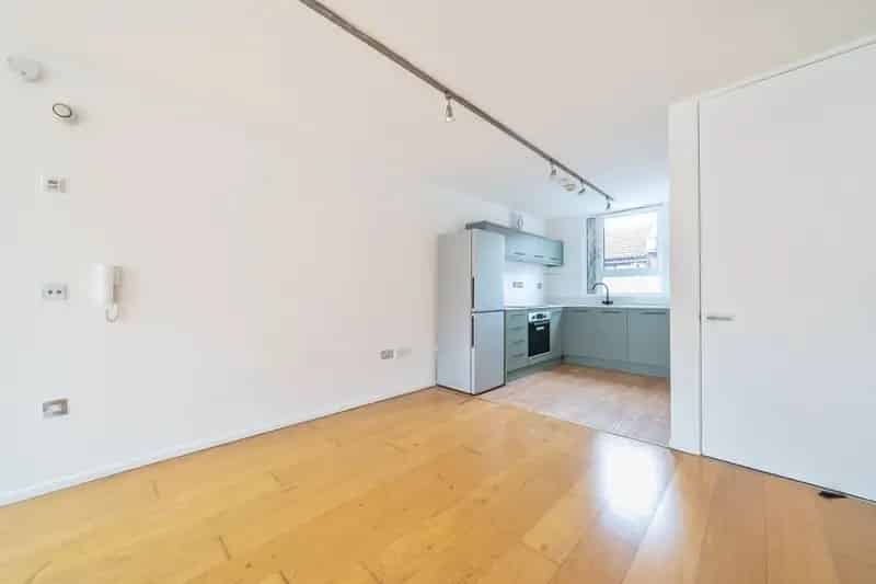 2 Bedroom Apartment to Rent in Bedminster
