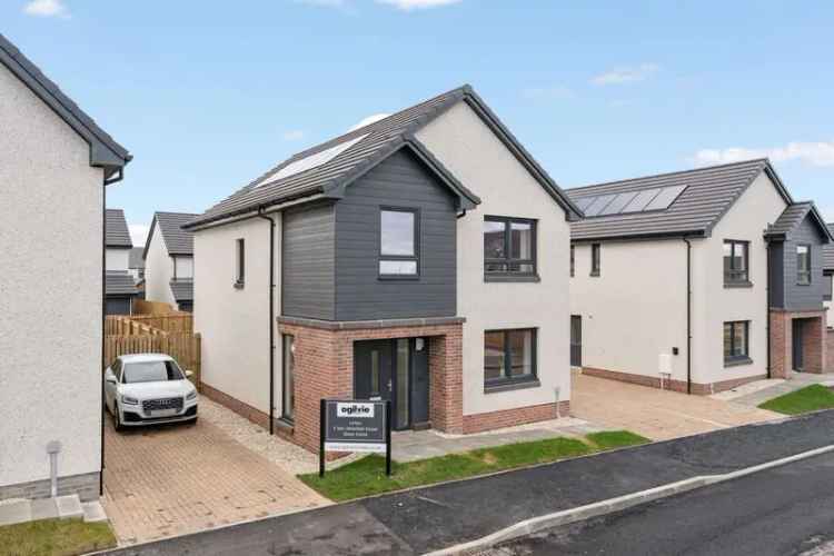 Four Bedroom Detached Villa With Ensuite and Family Bathroom