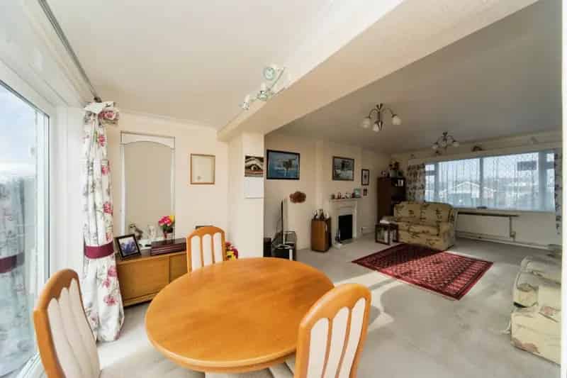Detached Bungalow Two Double Bedrooms Spacious Lounge Pebsham