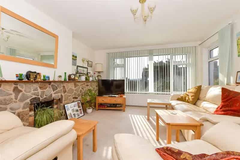 4 Bedroom Chalet Bungalow for Sale - Modernisation Opportunity