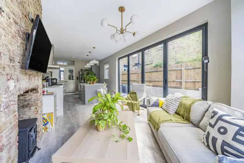 Four Bedroom Family Home Near Amenities