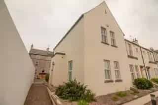 Attractive End Townhouse for Rent in The Saltpans