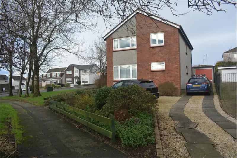 4 Bed House - Detached with 2 Reception Rooms