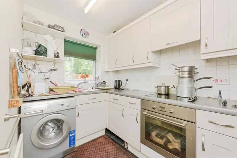 3 Bed Detached House Near Retail Park and Schools