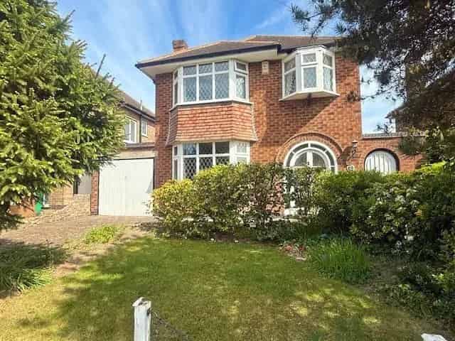 3 Bed Family Home For Sale in Wollaton