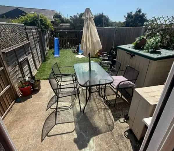 2 Bed House Ryde Quiet Cul De Sac Parking Enclosed Garden