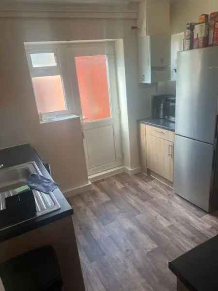 Flat For Rent in Borough of Spelthorne, England