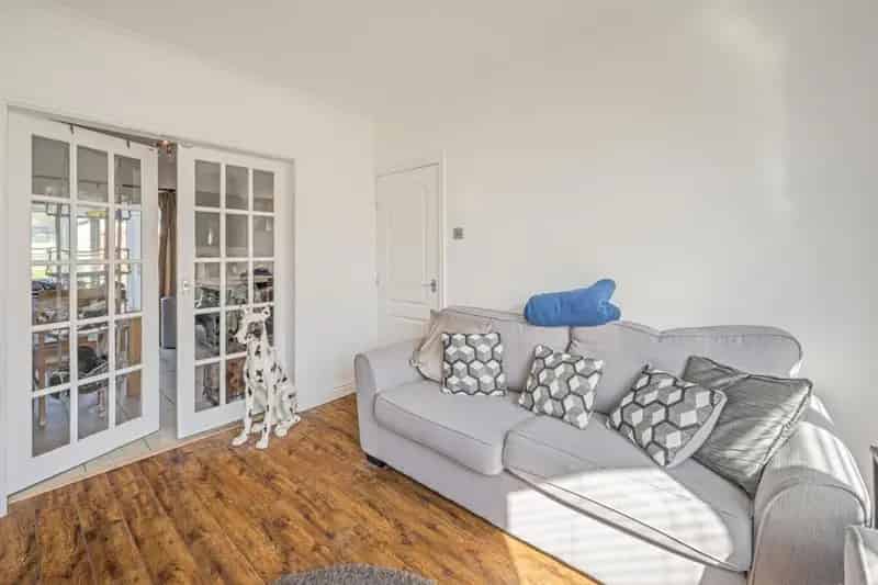 3 Bed Family Home for Sale - Modern Kitchen, Conservatory & Garden