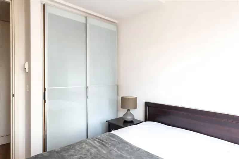 One Bedroom Apartment in Modern Portered Building