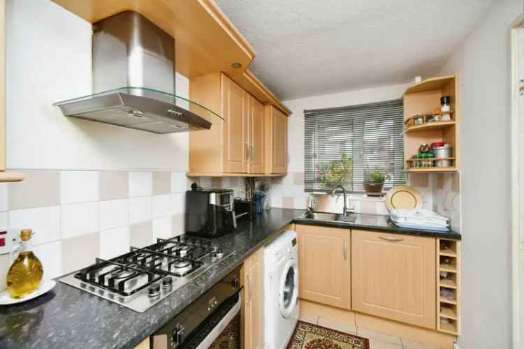 Two Double Bedroom End Terrace House With Garden And Free Parking