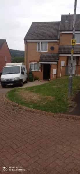 Beautiful 2 Bed House Near Schools and Tesco