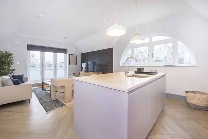2 Bedroom Flat to Rent Short Let Bills Included