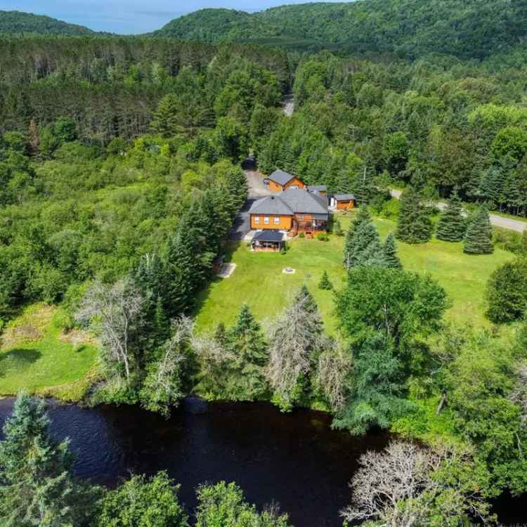 Riverfront Cottage near Mont-Tremblant