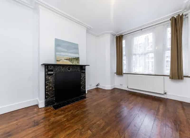 2 Bedroom Victorian Flat Ground Floor Garden SW Facing Chain Free
