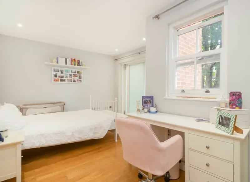 3-Bedroom Apartment West Hampstead Village Allocated Parking