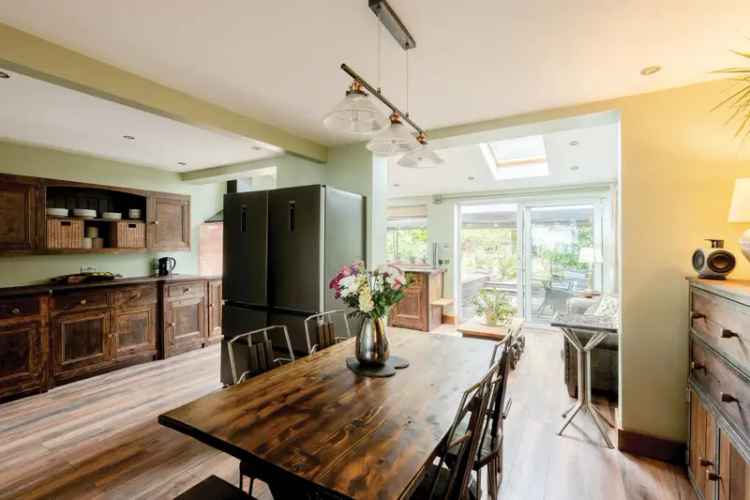 4 Bedroom Semi Detached House for Sale in Hanham
