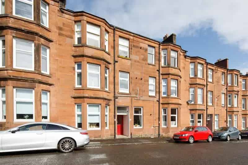 1 Bedroom Flat for Sale Near Glasgow