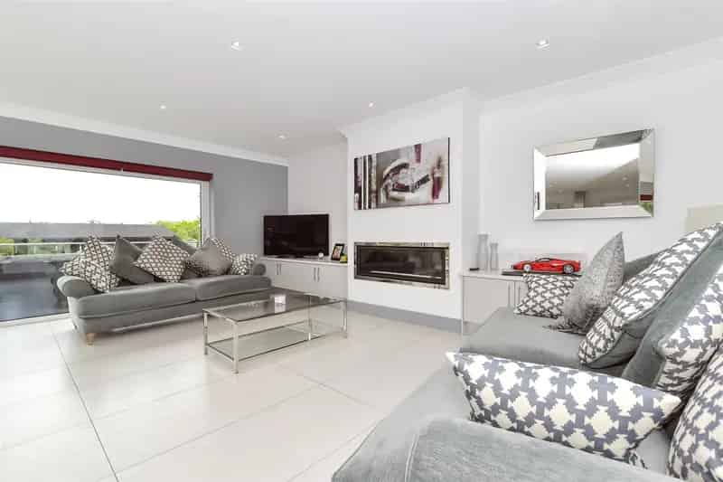 4 Bedroom Detached House Near Station