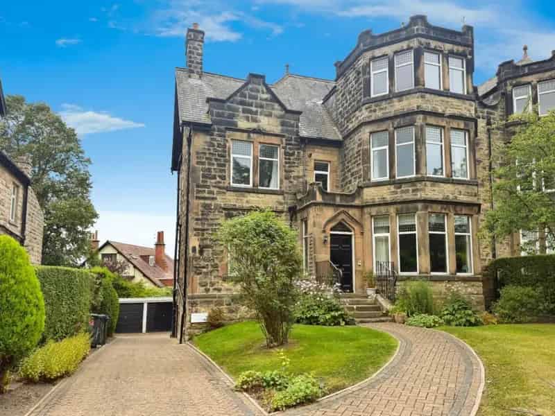 2 bedroom Flat
 For Sale