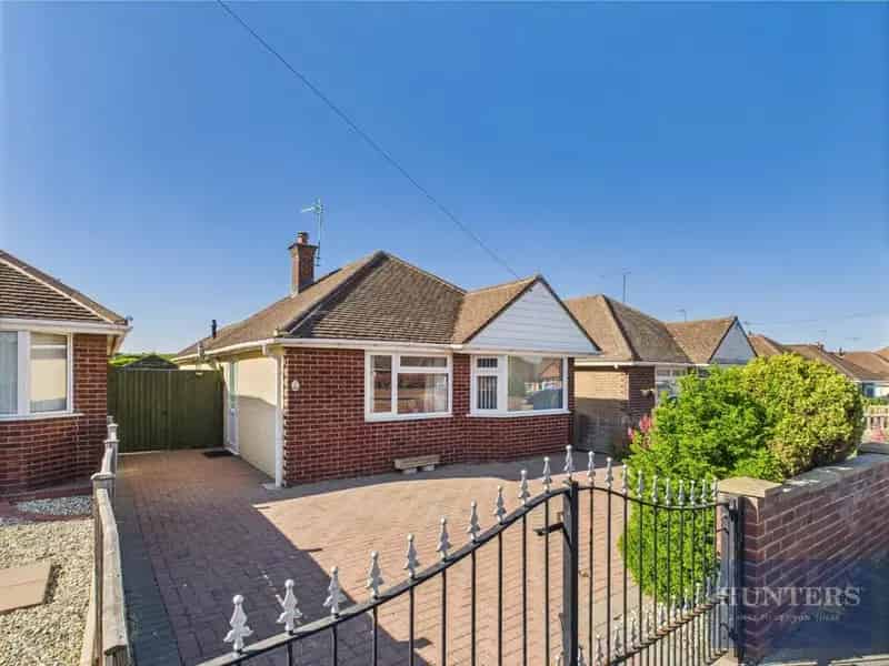 2 bedroom detached bungalow for sale