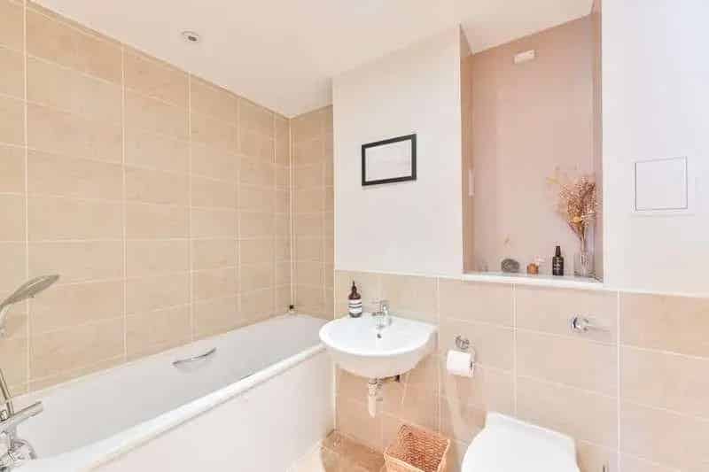 2 bed flat for sale