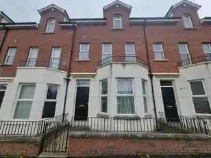 4 Bedroom Townhouse Near Lurgan Park