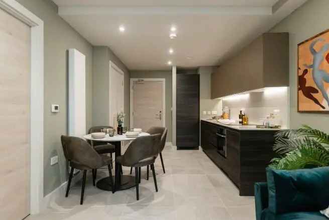 Luxury Apartment with Panoramic City Views and Modern Amenities