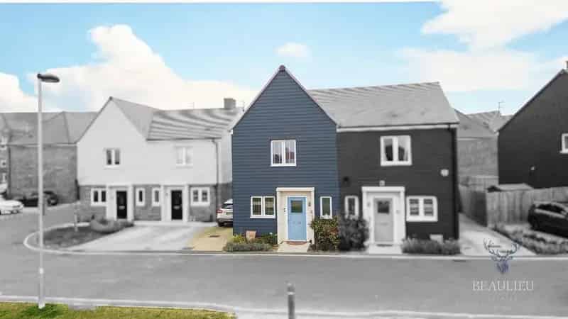 2 Bedroom Semi-Detached House for Sale in Beaulieu Park