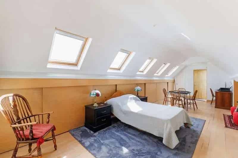 6 Bed House for Sale in Surrey Hills