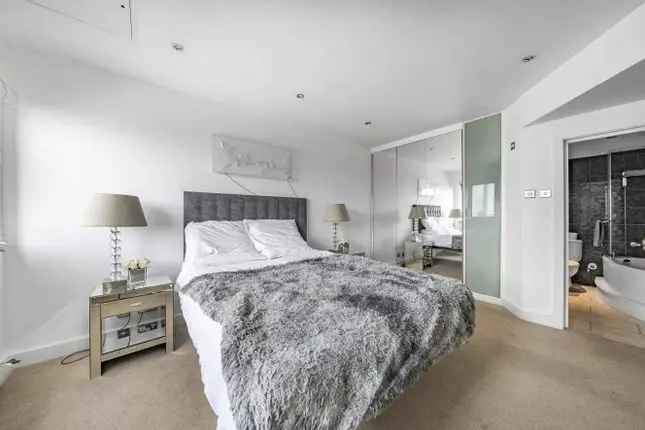 Penthouse Apartment for Sale in London SW6