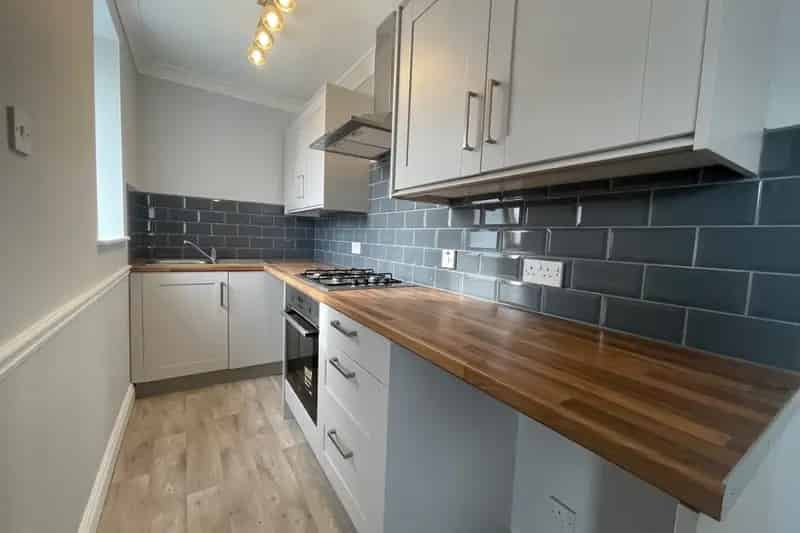 Refurbished 2 Bed Flat Near Eastbourne Town Centre