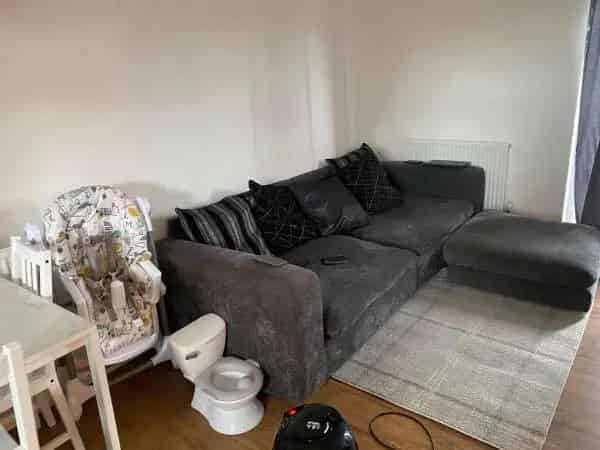 2 Bed Flat Aylesbury Close to Shops and Schools