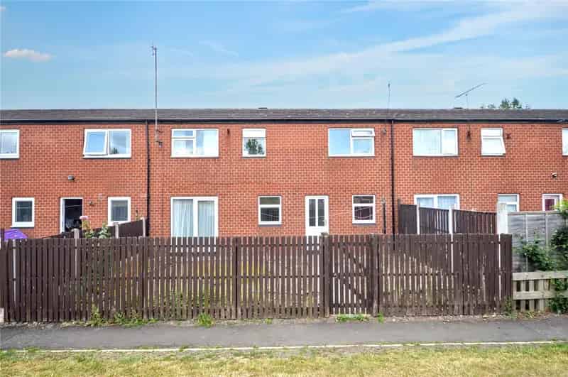 3 Bedroom Mid Terrace House LS11