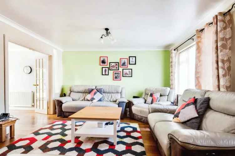 Four Bedroom Semi-Detached Home Stratton St Margaret