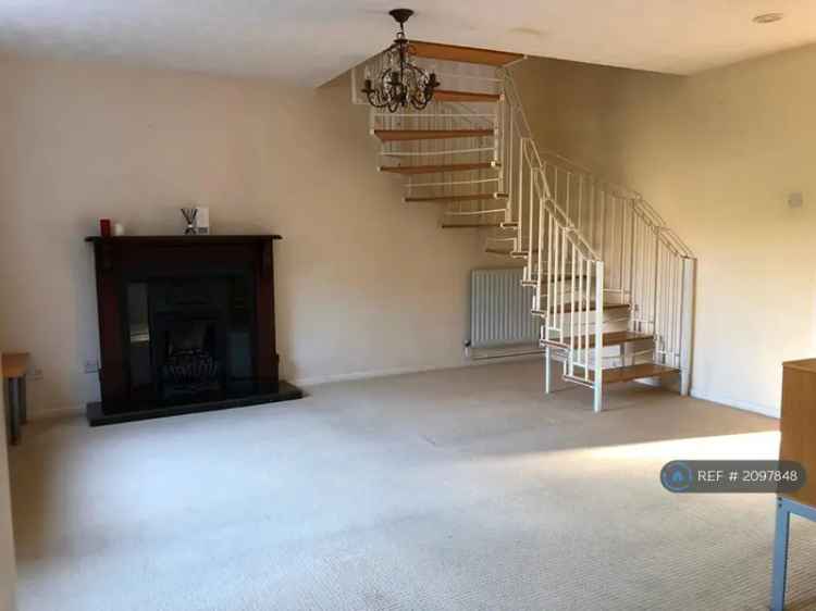 2 Bedroom Semi-Detached House for Professionals and Families