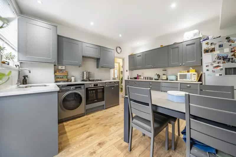 3 Bedroom House with 55ft South Facing Garden Near King George's Park