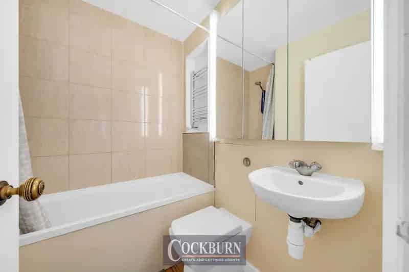 2 bed flat for sale