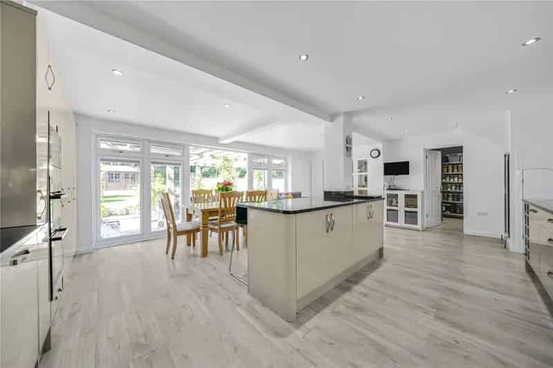 5 Bedroom Detached House for Sale Bristol Gardens Chichester