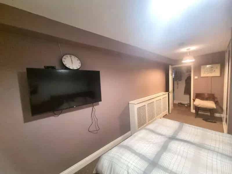 2 Bed Flat for Sale Near Town Centre